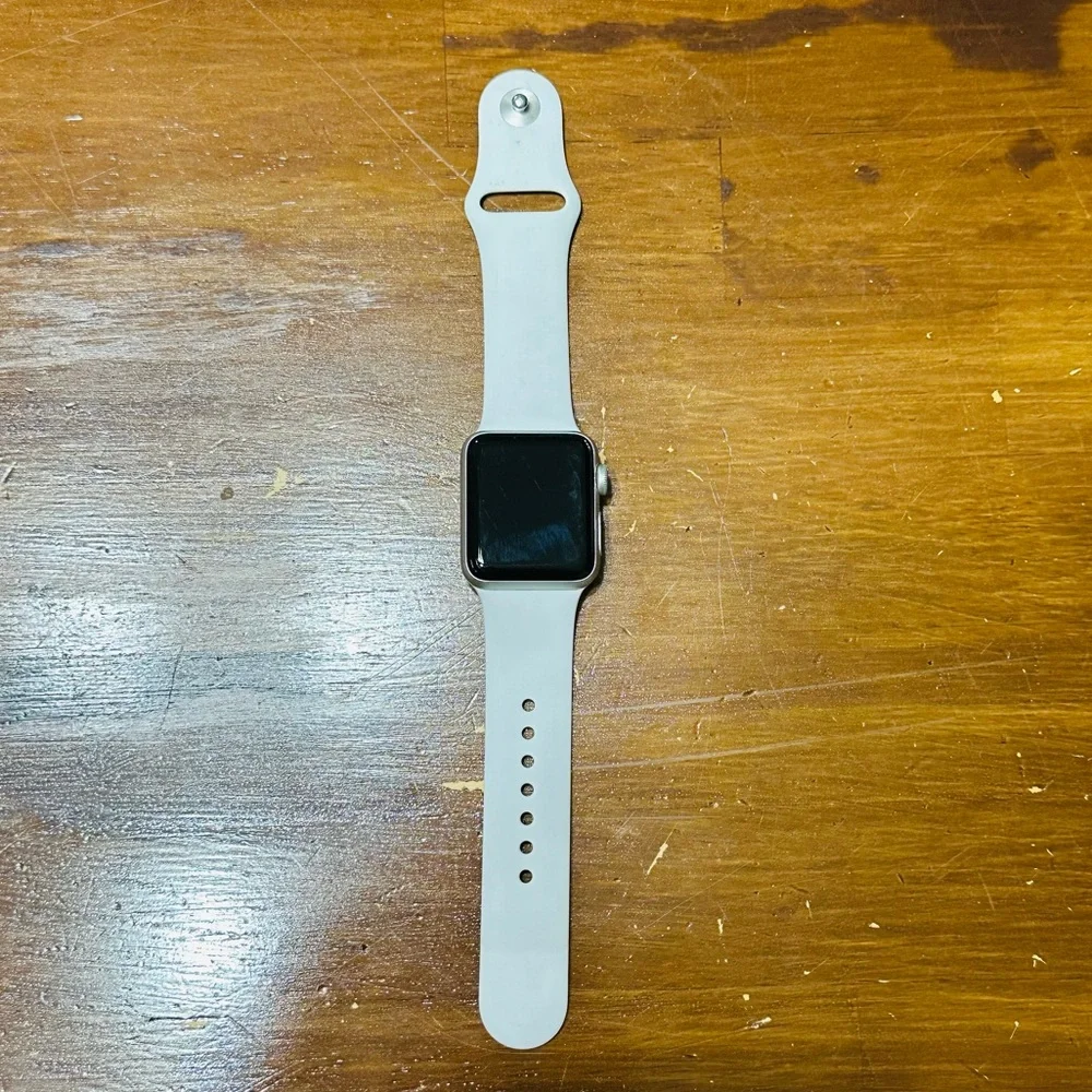 Apple Watch Series 3 Aluminum Case 38 mm With White Silicone Band size SM